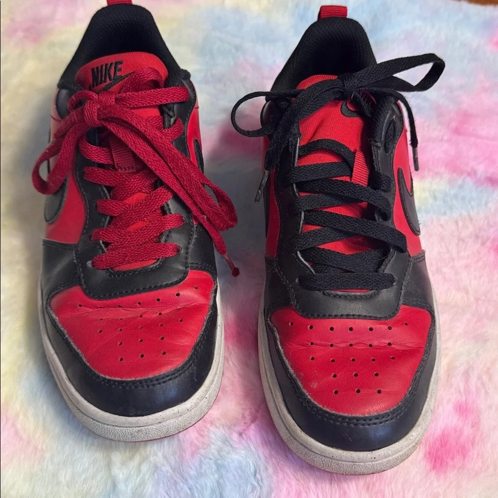 5Y Nike court borough low Black and Red Athletic Shoes